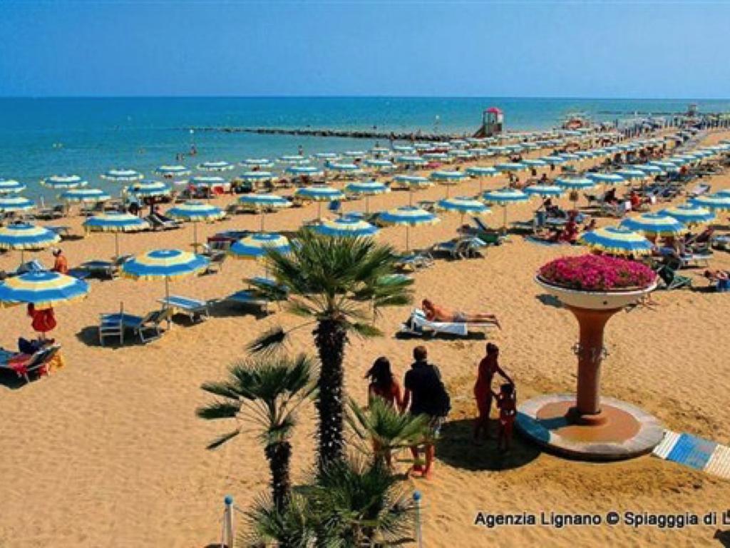 Lignano Riviera With Fireplace & Air Conditioning Lignano Sabbiadoro Eksteriør billede