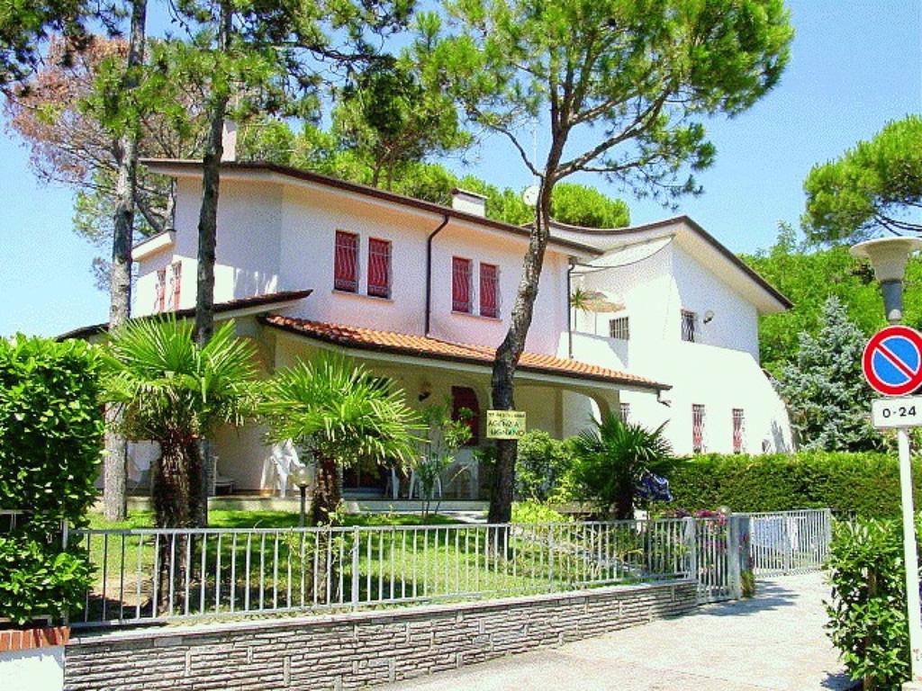 Lignano Riviera With Fireplace & Air Conditioning Lignano Sabbiadoro Eksteriør billede