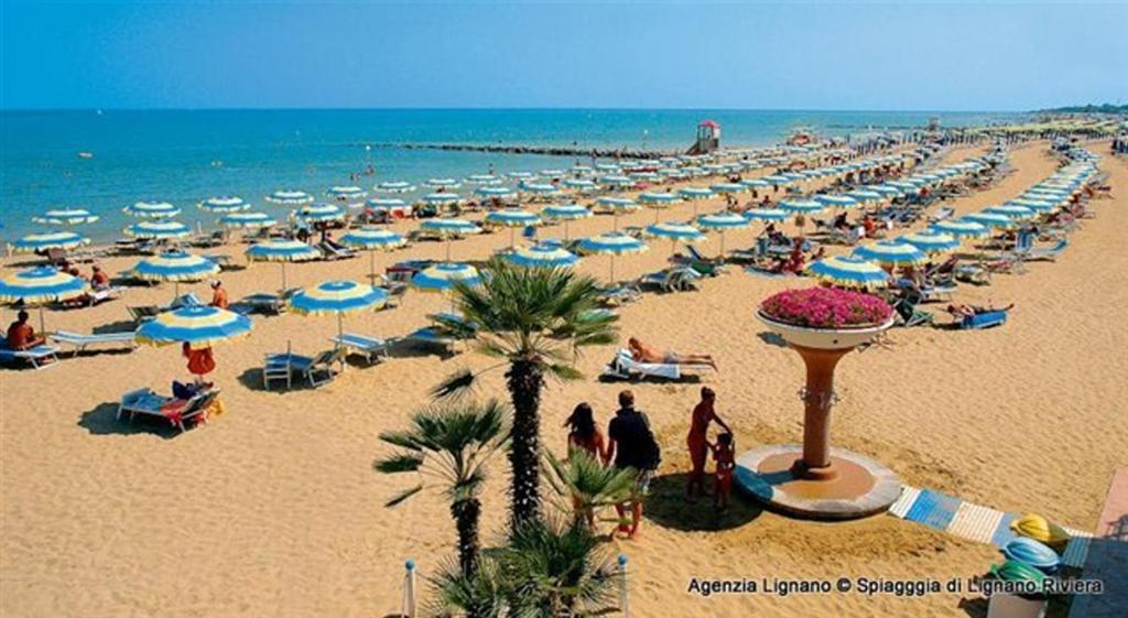 Lignano Riviera With Fireplace & Air Conditioning Lignano Sabbiadoro Eksteriør billede